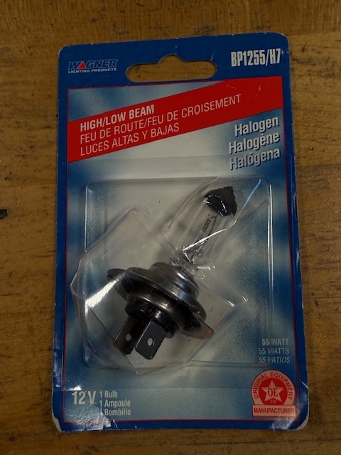 Halogen replacement headlight bulb