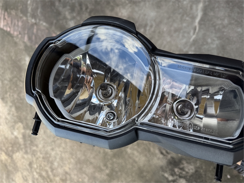 Headlight assembly with cyclops LEDs 