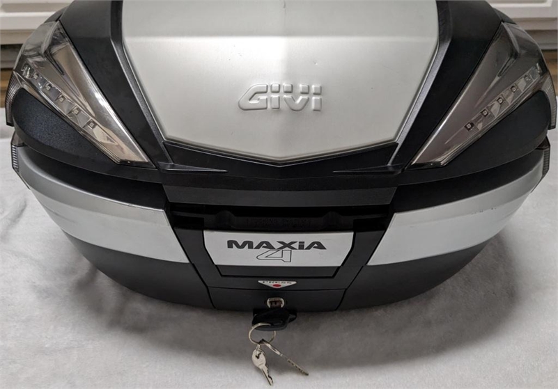 GIVI Maxia 56L Trunk with Admore lights for brake and turn signals and Givi E191 mounting hardware