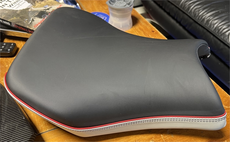 S1000R Comfort Seat and Rear Cowl