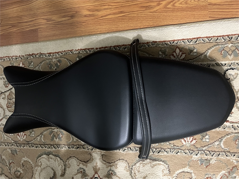 R9T 2 piece seat