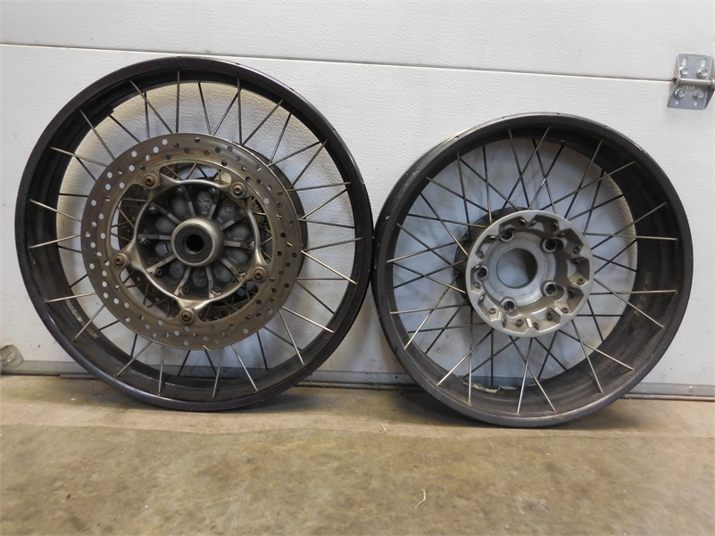 R1200GS or  Adventure spoke wheels