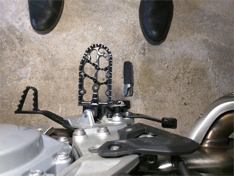 Black Dog Pegs