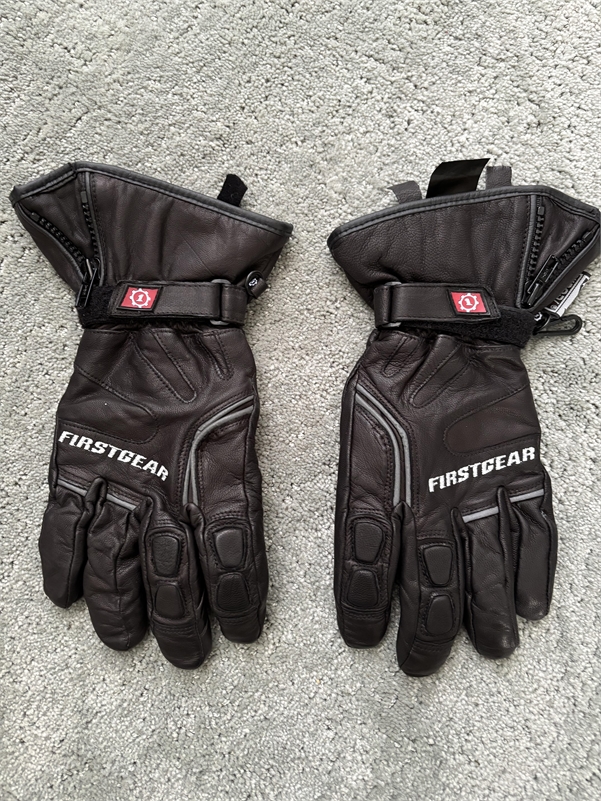 FirstGear gauntlet style leather gloves - Medium